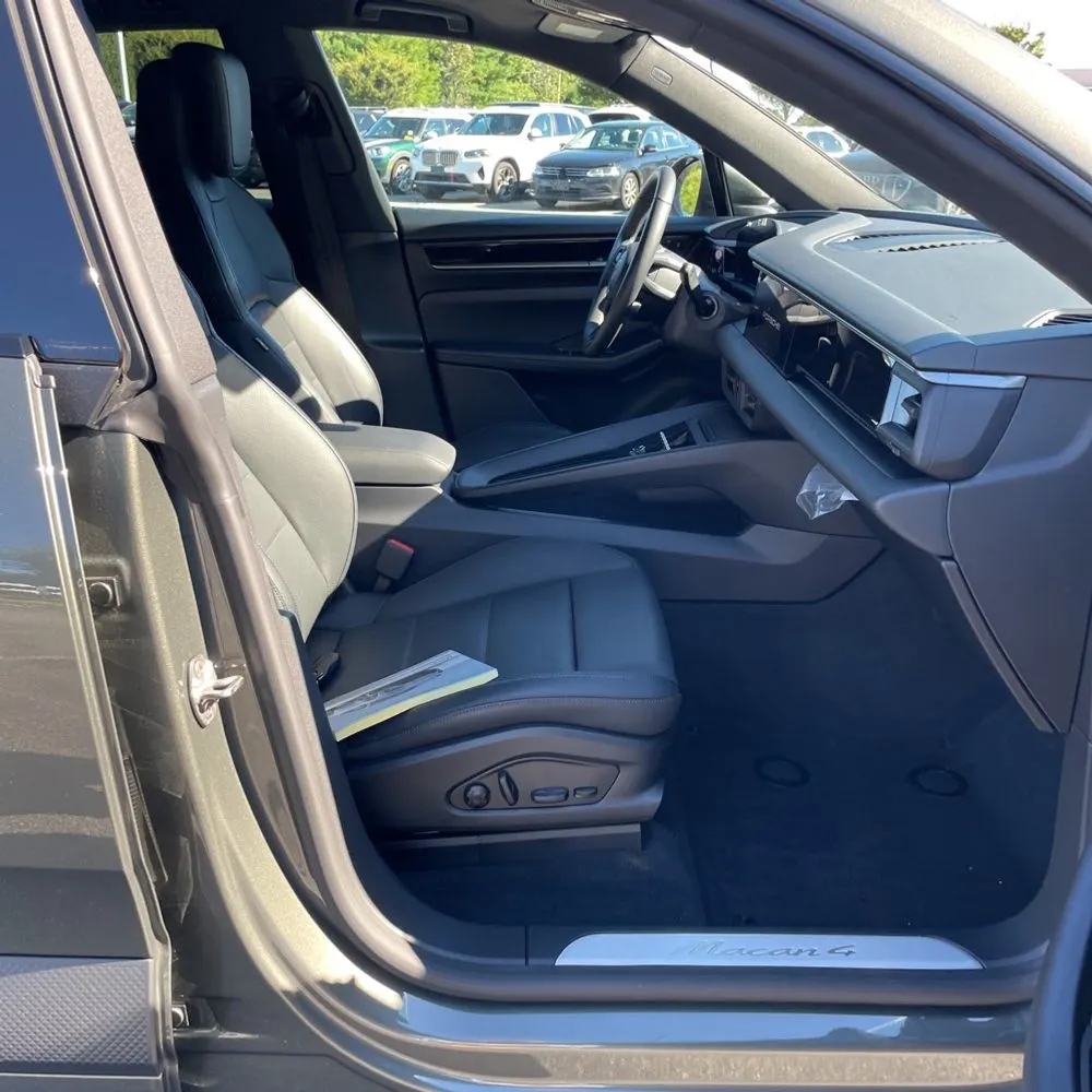 2025 Porsche Macan EV 4