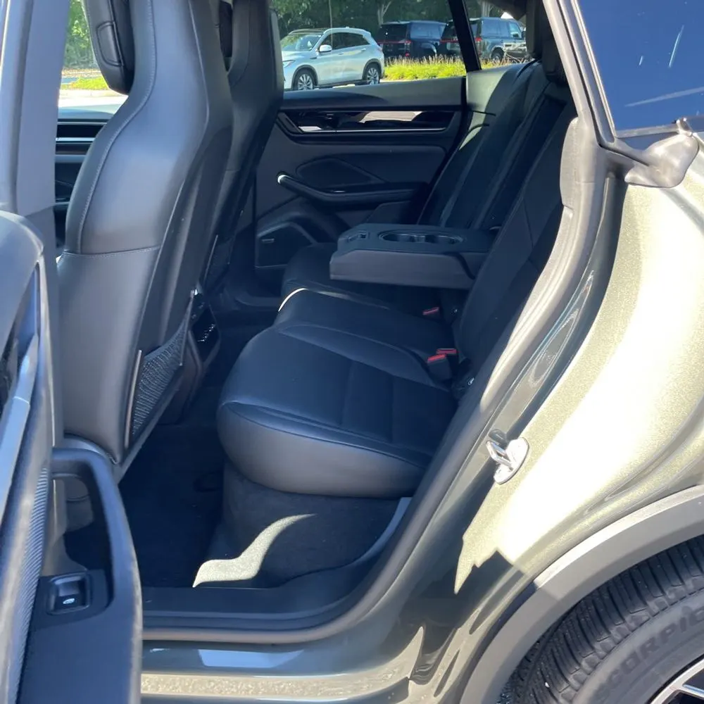2025 Porsche Macan EV 4