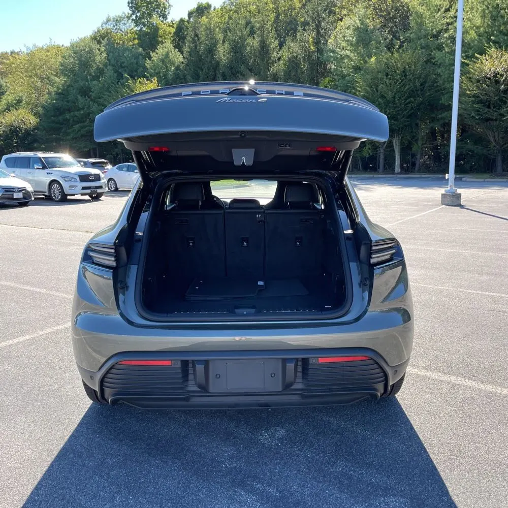 2025 Porsche Macan EV 4