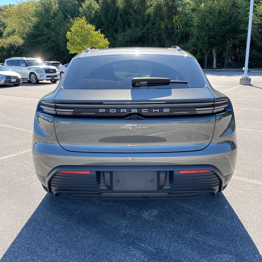 2025 Porsche Macan EV 4