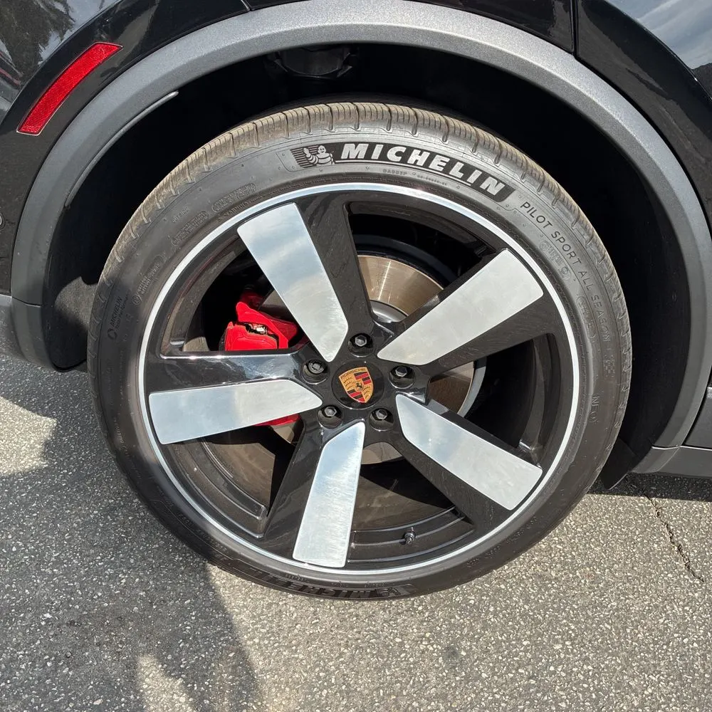 2025 Porsche Macan 4S Electric