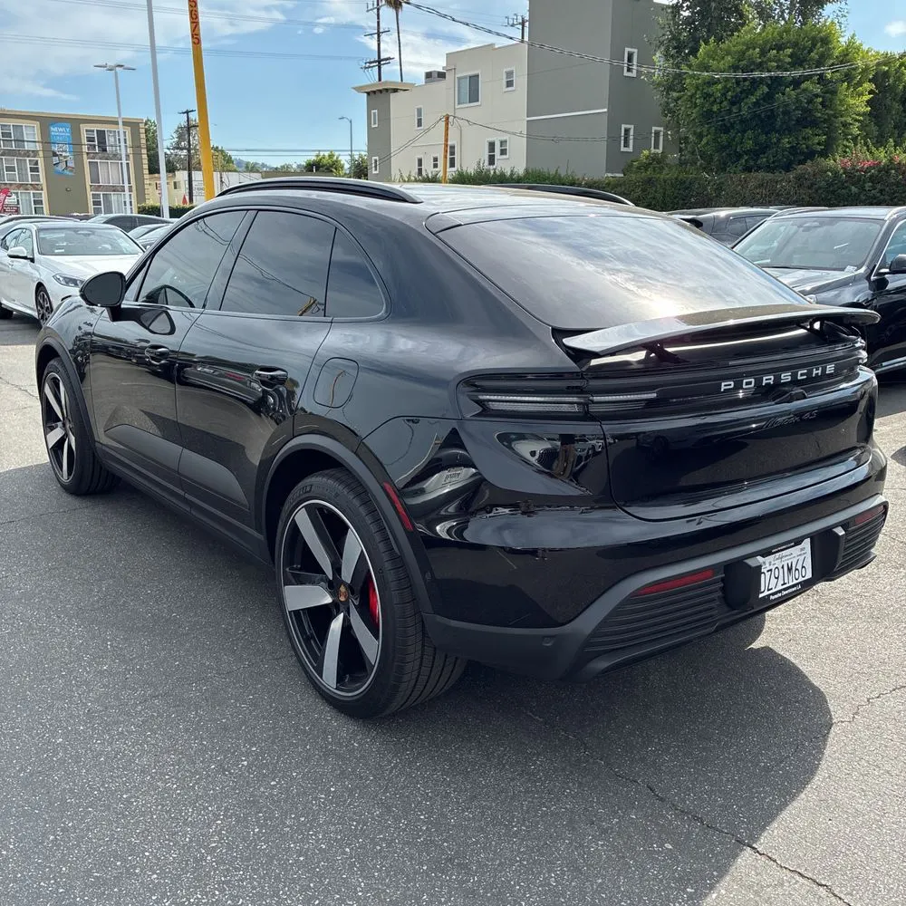 2025 Porsche Macan 4S Electric