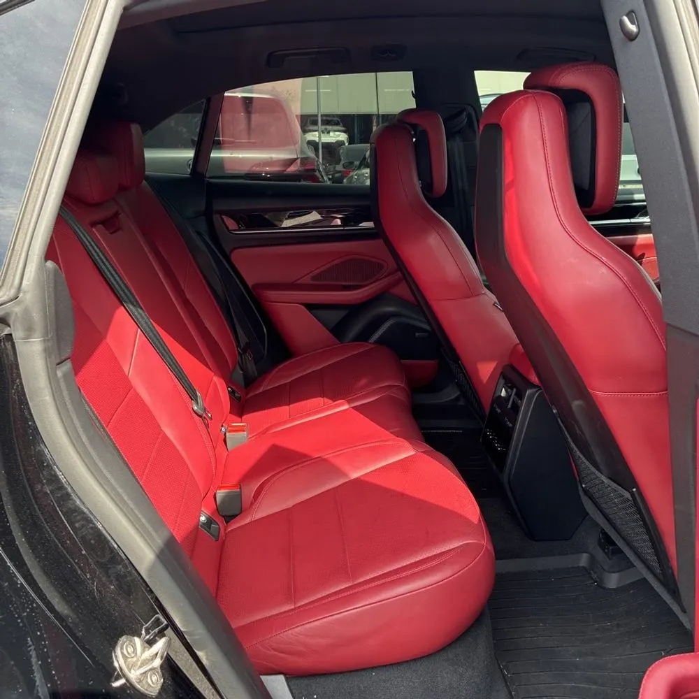 2025 Porsche Macan 4S Electric