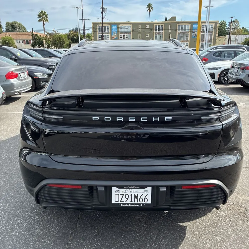 2025 Porsche Macan 4S Electric