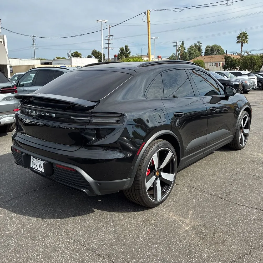 2025 Porsche Macan 4S Electric