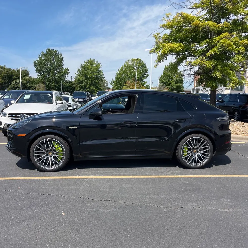2022 Porsche Cayenne Turbo S E-Hybrid Coupe
