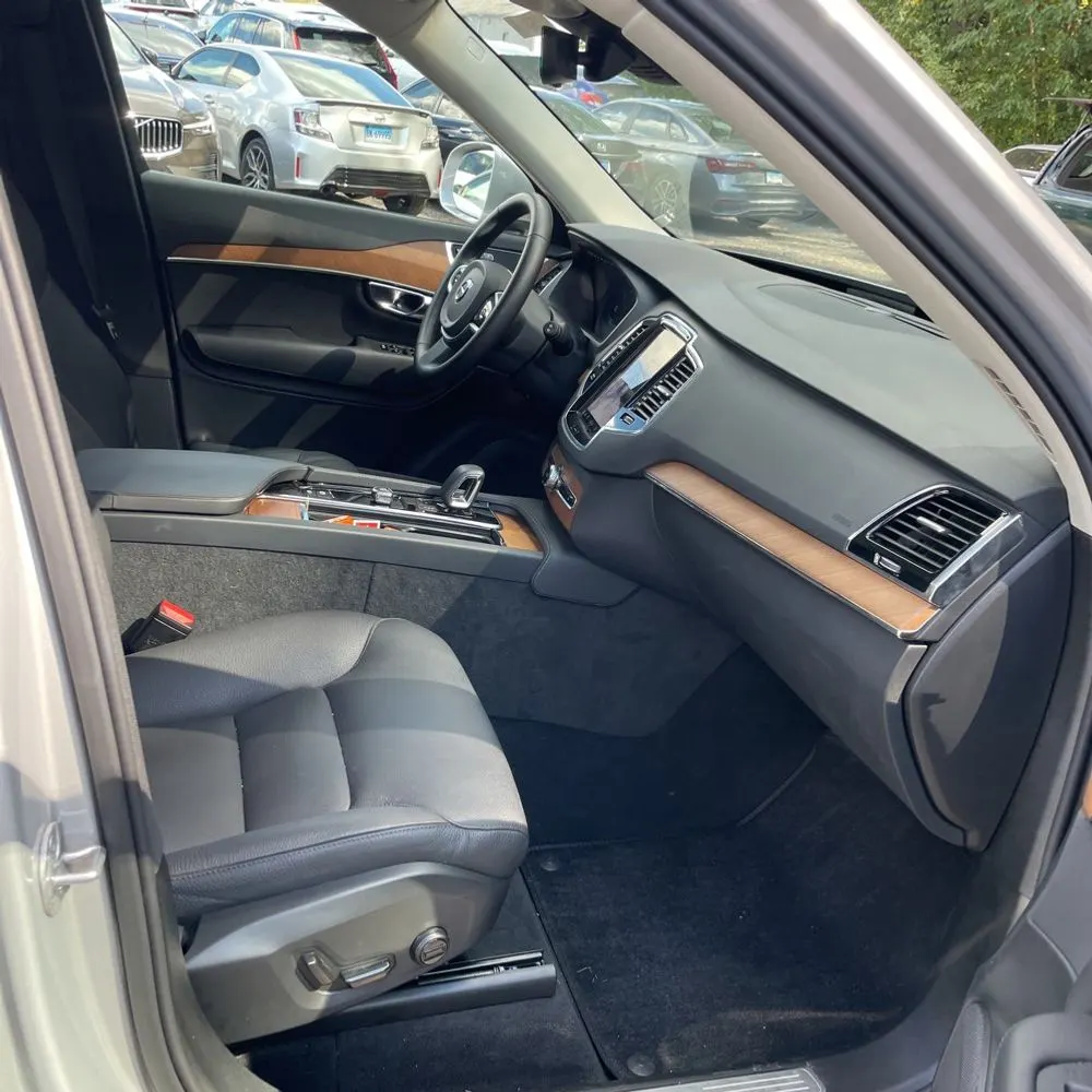 2025 Volvo XC90 2025.5 B6 - Plus