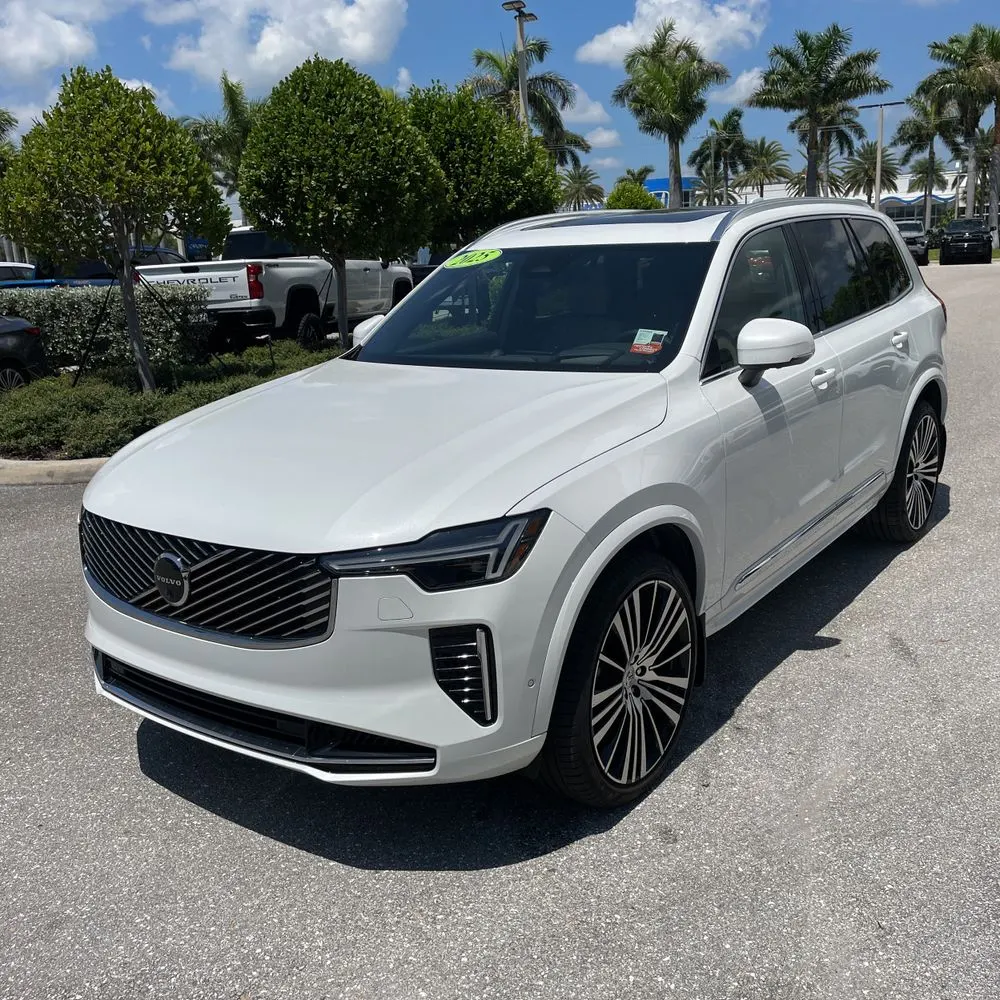 2025 Volvo XC90 B6 - Ultra
