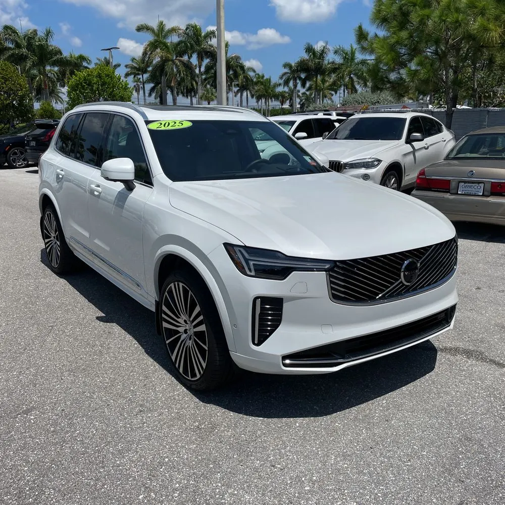 2025 Volvo XC90 B6 - Ultra
