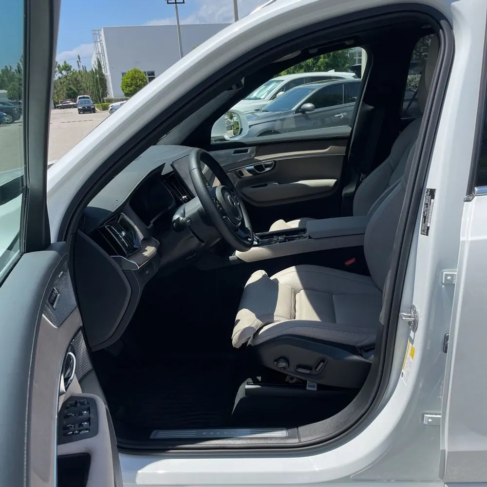 2025 Volvo XC90 B6 - Ultra