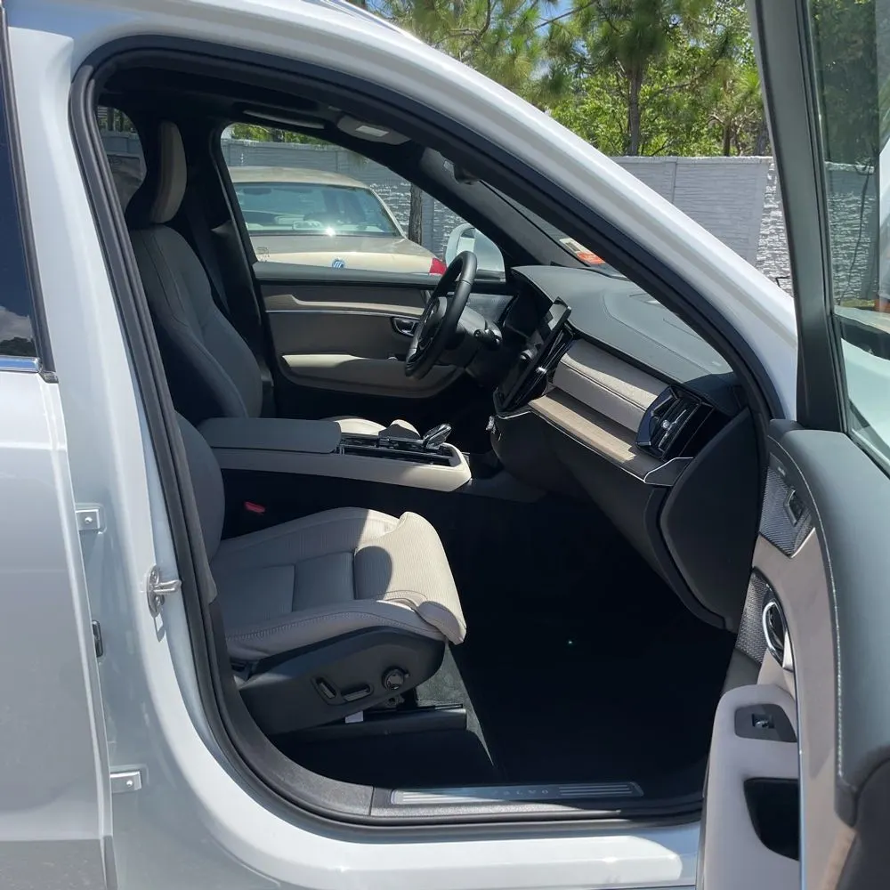 2025 Volvo XC90 B6 - Ultra