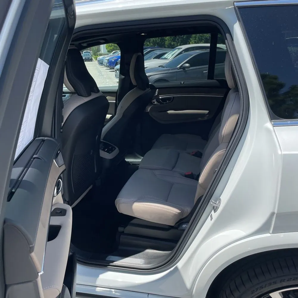 2025 Volvo XC90 B6 - Ultra