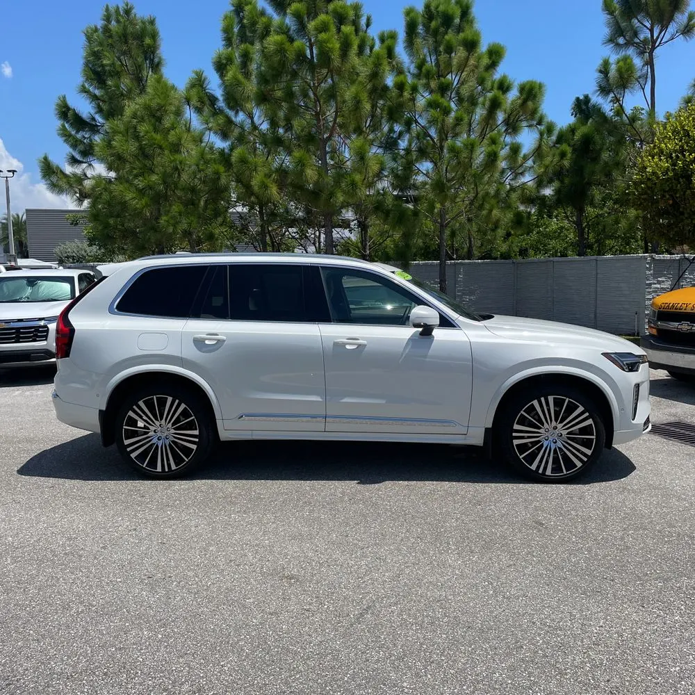 2025 Volvo XC90 B6 - Ultra