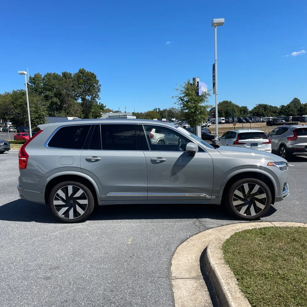 2024 Volvo XC90 T8 - Plus PHEV