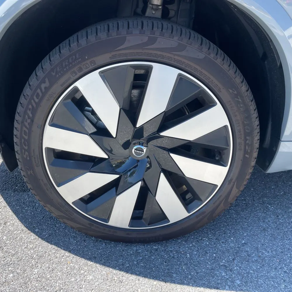 2024 Volvo XC90 T8 - Plus PHEV