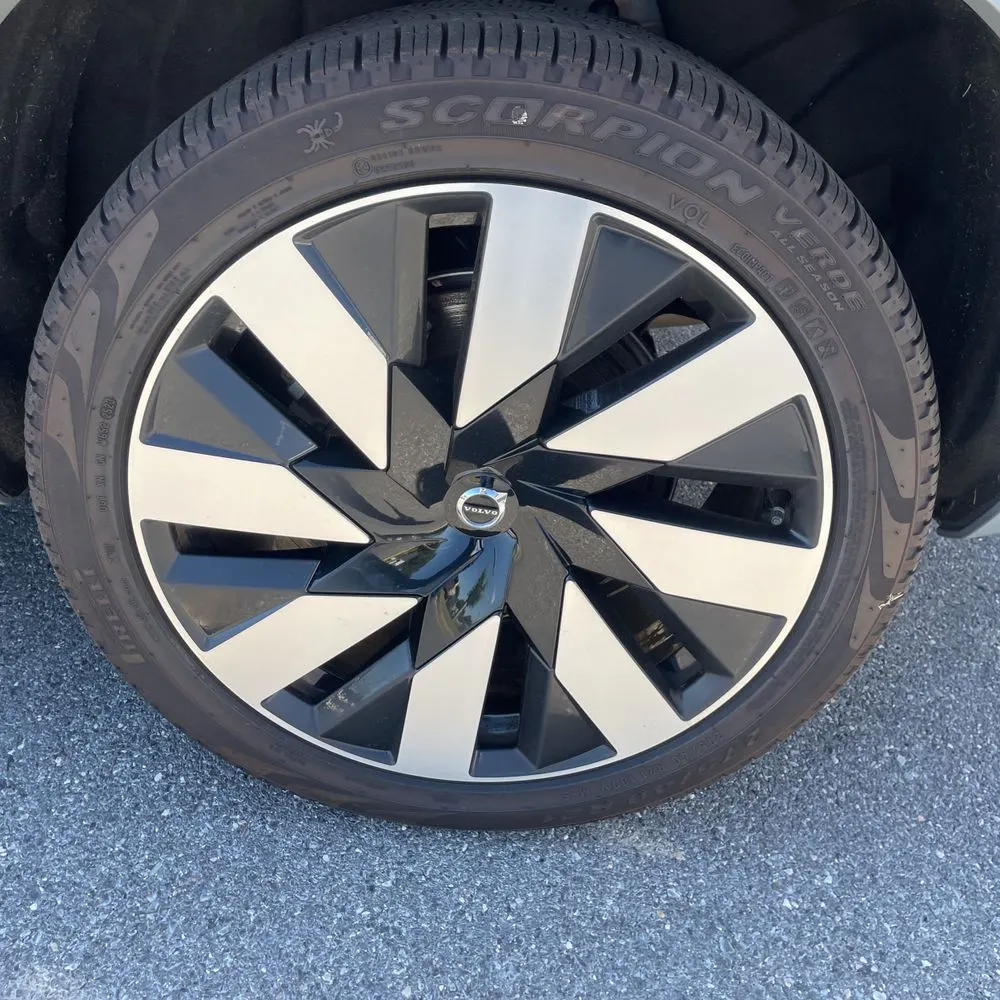 2024 Volvo XC90 T8 - Plus PHEV