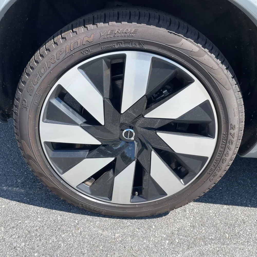 2024 Volvo XC90 T8 - Plus PHEV