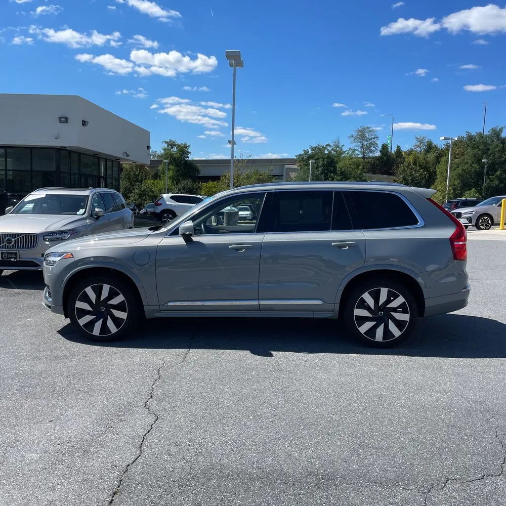 2024 Volvo XC90 T8 - Plus PHEV