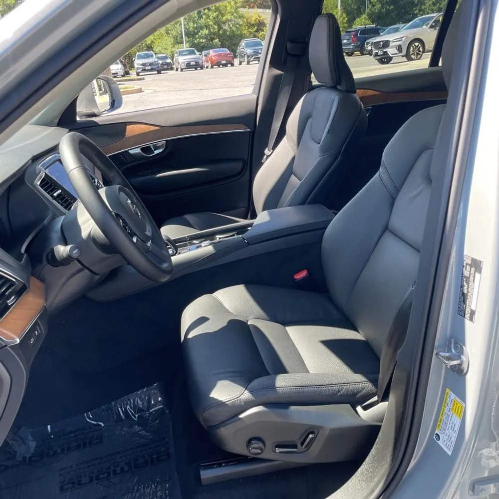 2024 Volvo XC90 T8 - Plus PHEV