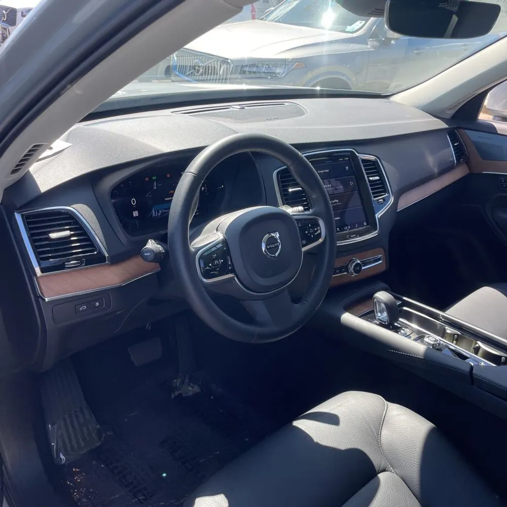 2024 Volvo XC90 T8 - Plus PHEV