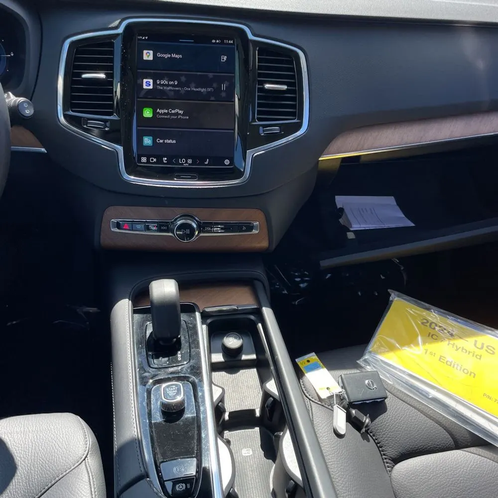 2024 Volvo XC90 T8 - Plus PHEV