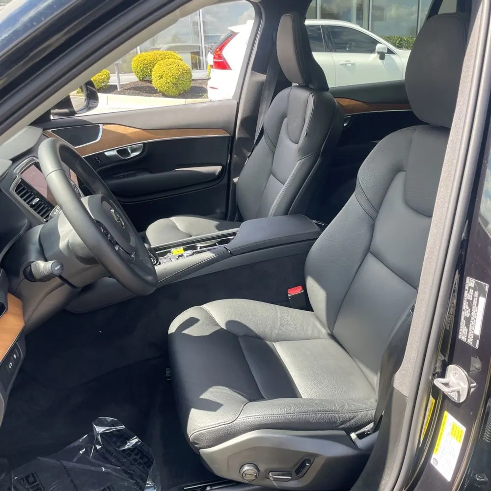 2024 Volvo XC90 T8 - Plus PHEV