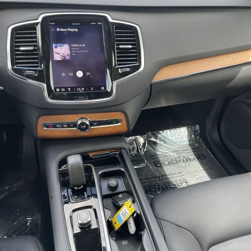 2024 Volvo XC90 T8 - Plus PHEV