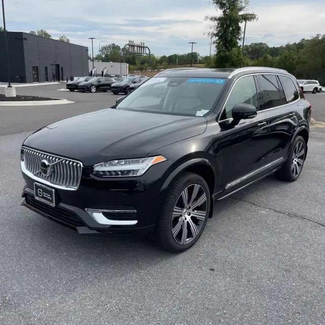 2023 Volvo XC90 T8 - Plus
