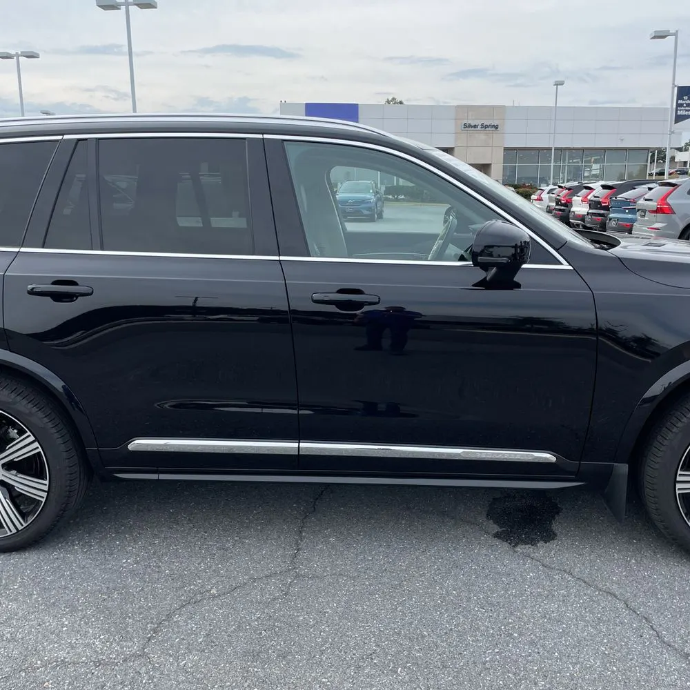 2023 Volvo XC90 T8 - Plus
