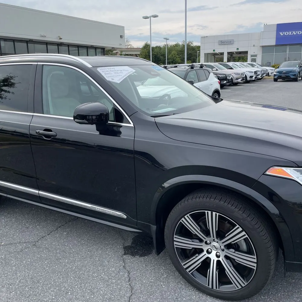 2023 Volvo XC90 T8 - Plus