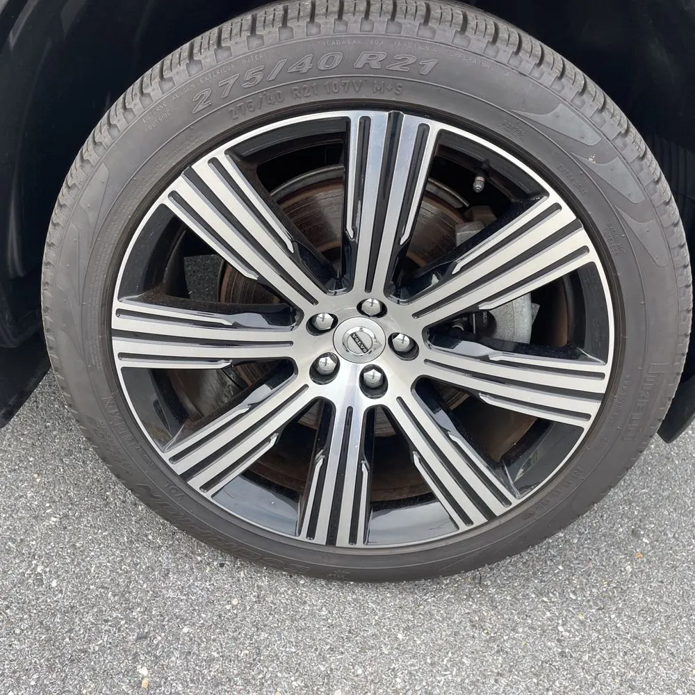 2023 Volvo XC90 T8 - Plus