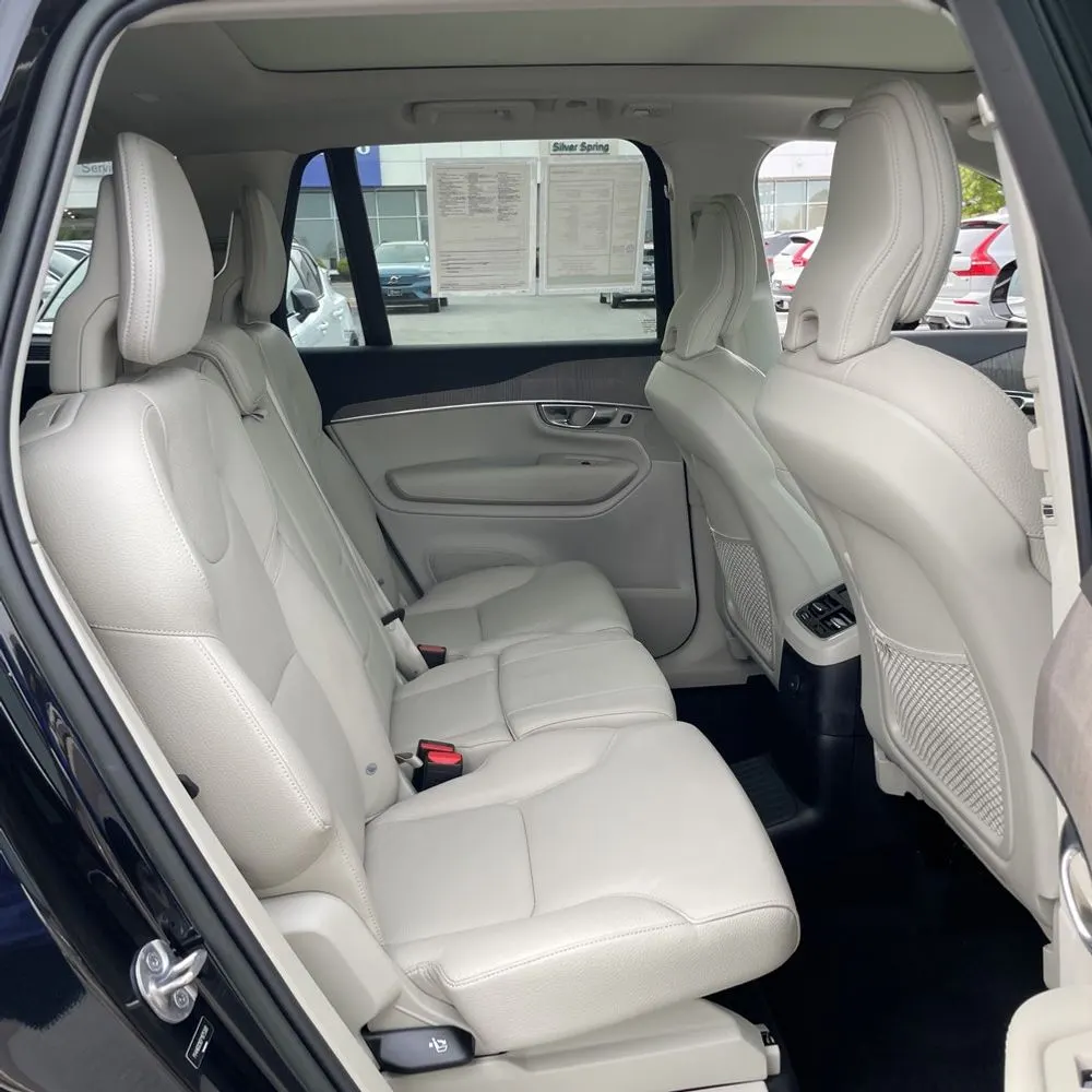 2023 Volvo XC90 T8 - Plus