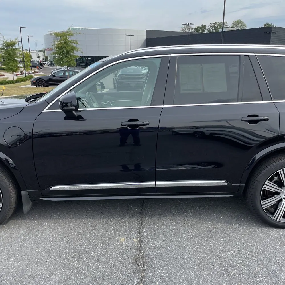 2023 Volvo XC90 T8 - Plus