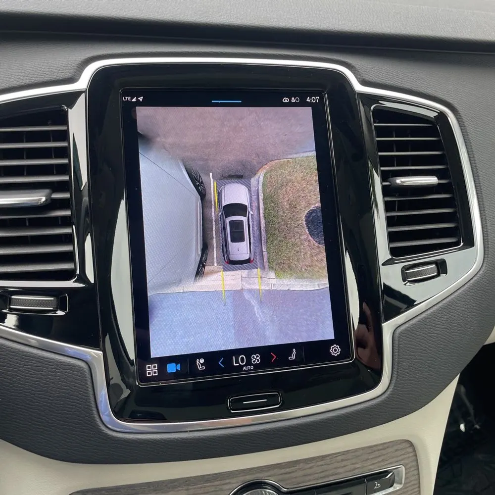 2023 Volvo XC90 T8 - Plus
