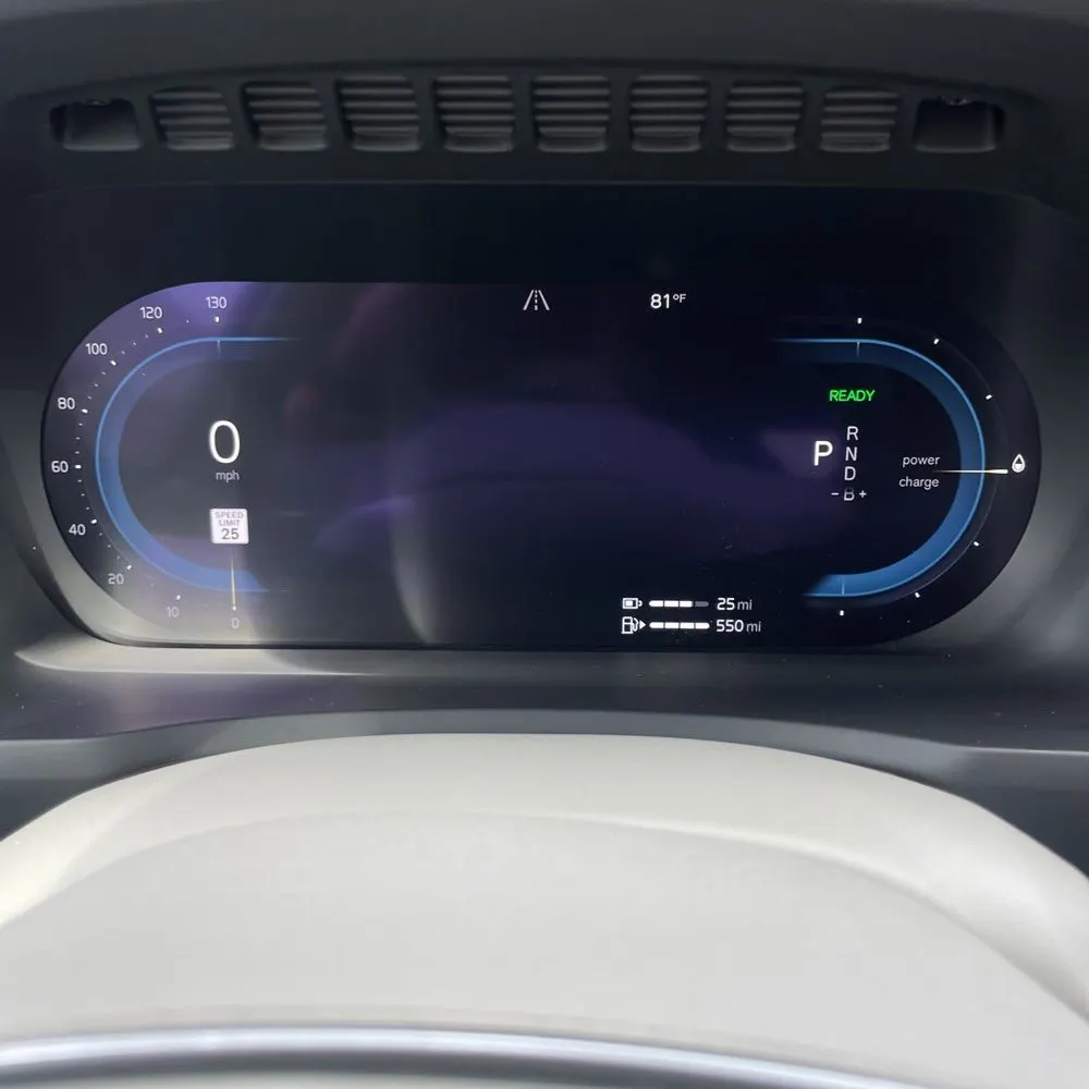 2023 Volvo XC90 T8 - Plus