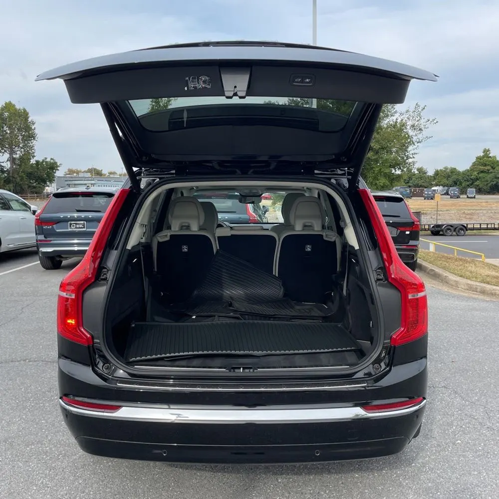 2023 Volvo XC90 T8 - Plus