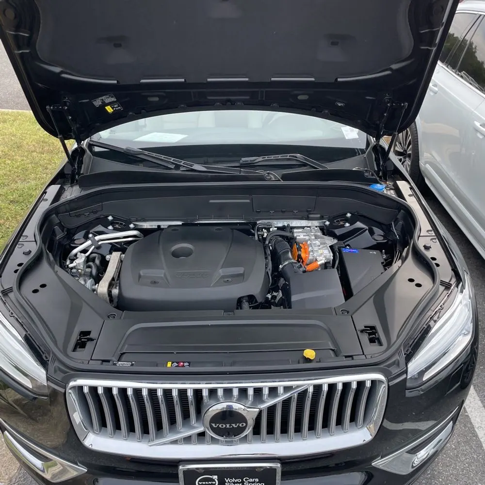 2023 Volvo XC90 T8 - Plus