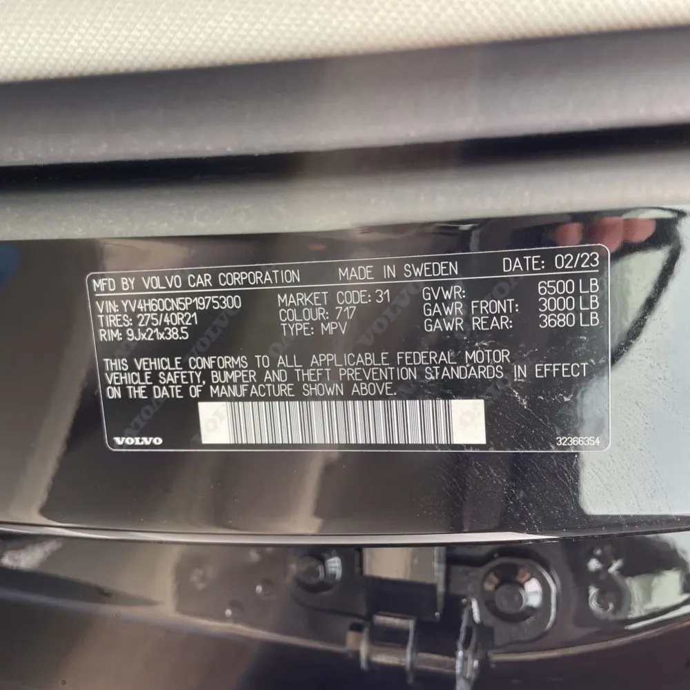 2023 Volvo XC90 T8 - Plus