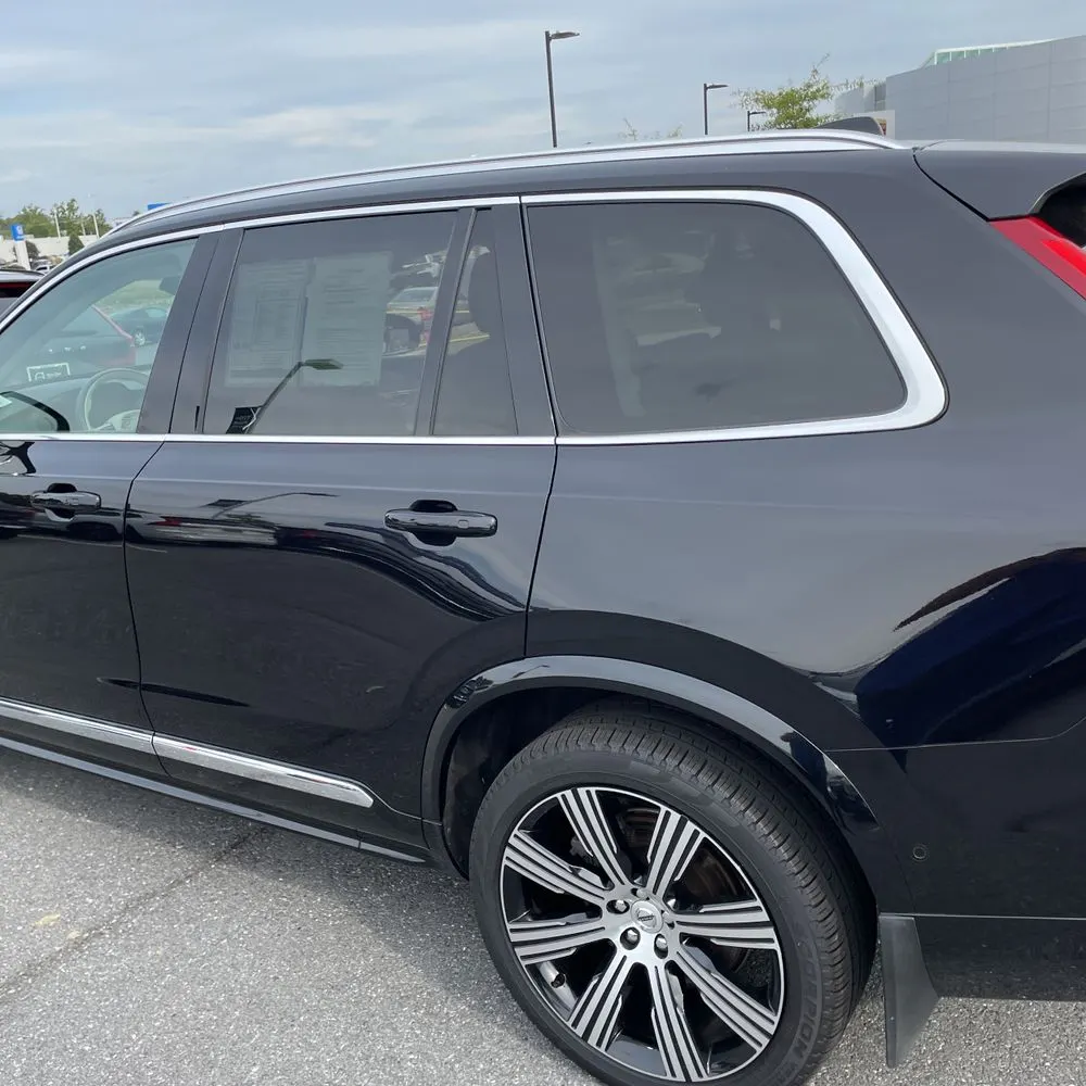 2023 Volvo XC90 T8 - Plus