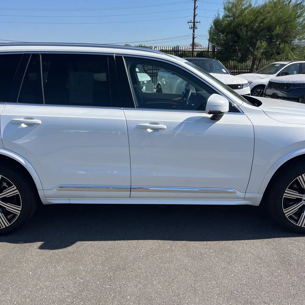 2023 Volvo XC90 T8 - Plus