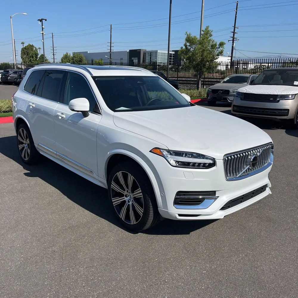 2023 Volvo XC90 T8 - Plus