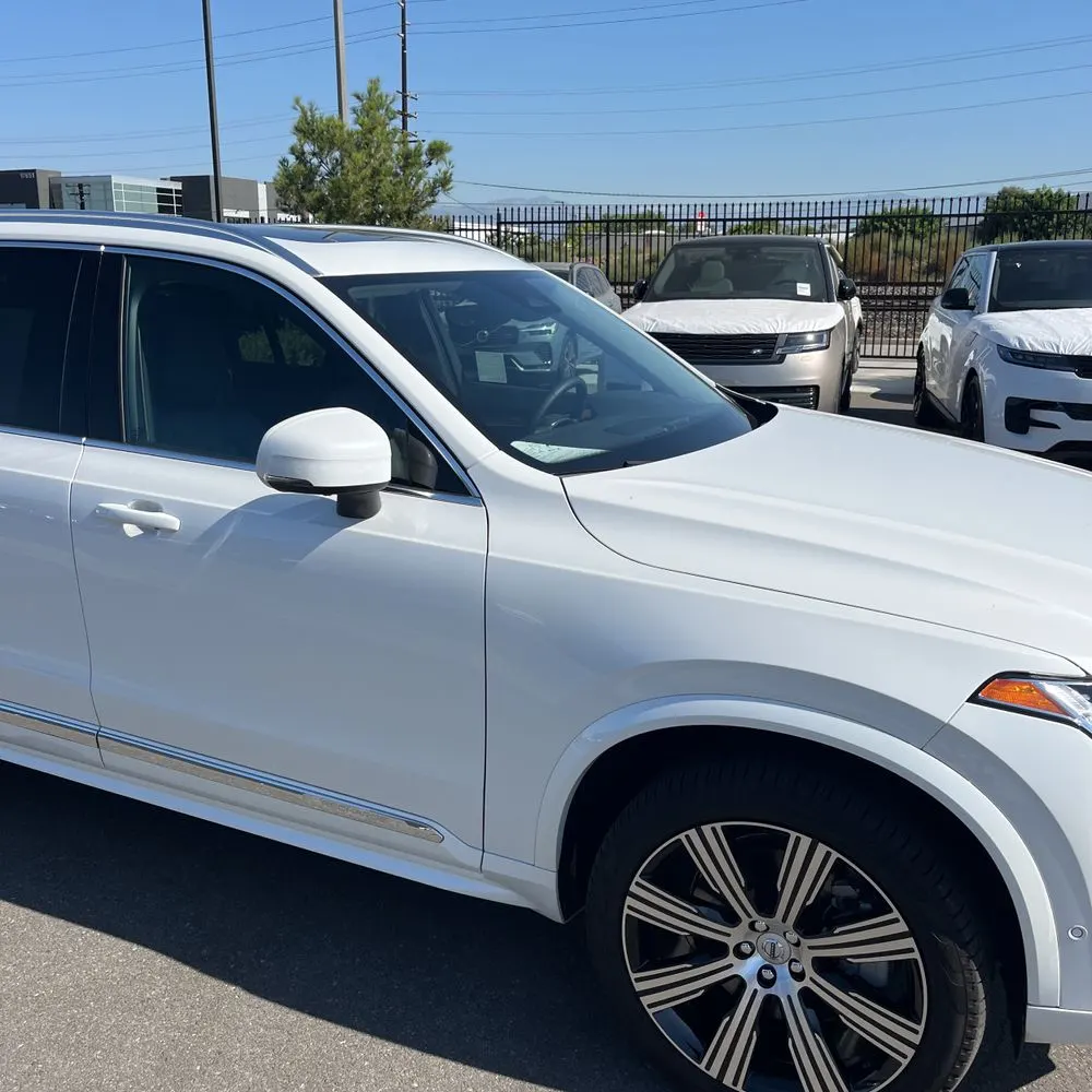 2023 Volvo XC90 T8 - Plus