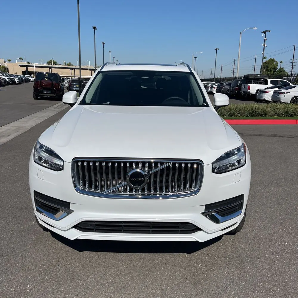 2023 Volvo XC90 T8 - Plus