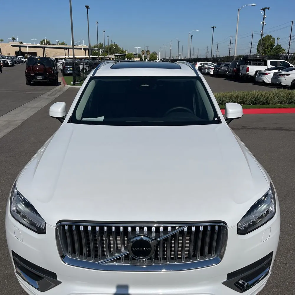 2023 Volvo XC90 T8 - Plus