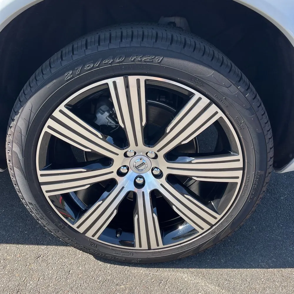 2023 Volvo XC90 T8 - Plus