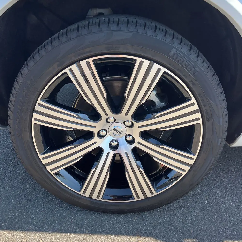 2023 Volvo XC90 T8 - Plus