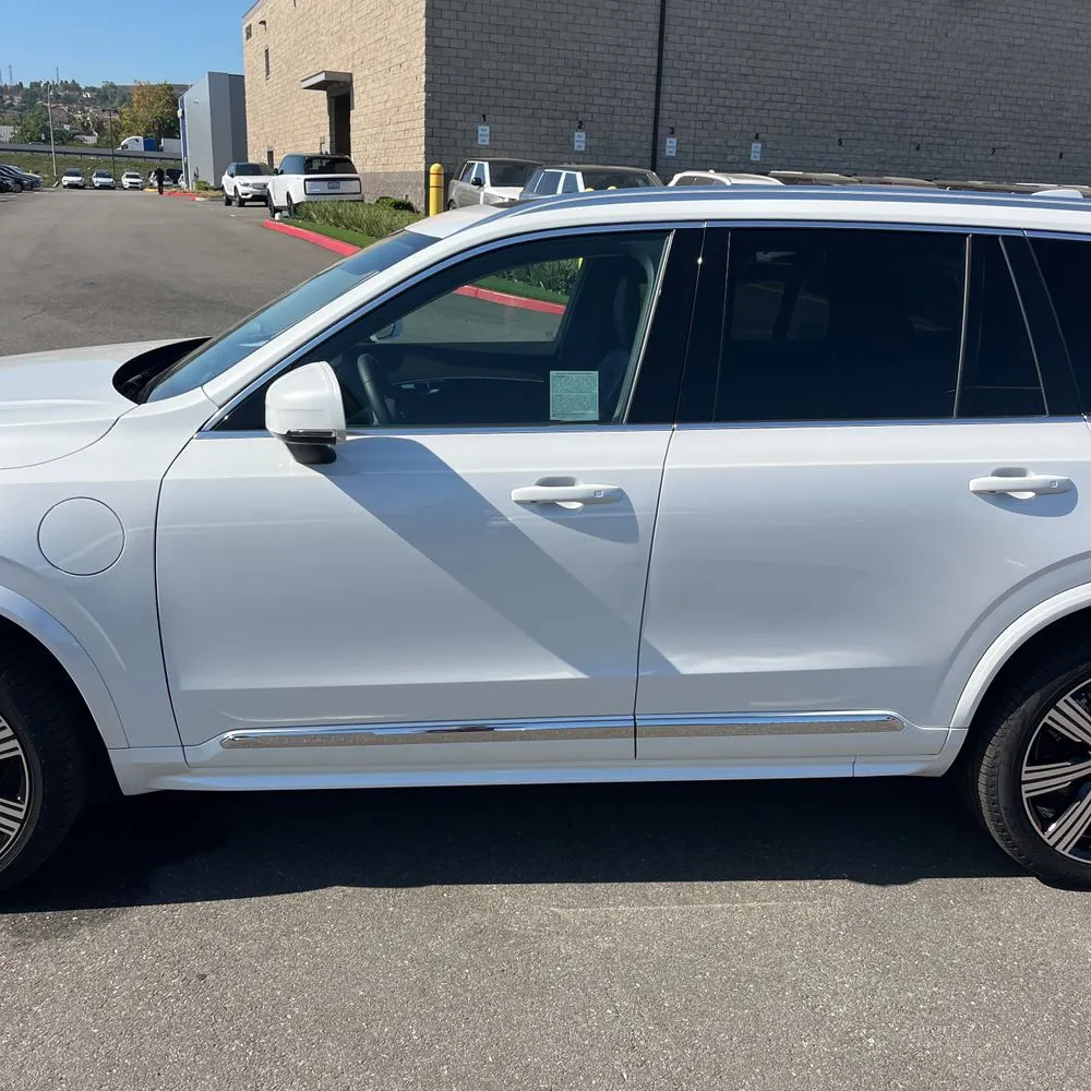 2023 Volvo XC90 T8 - Plus