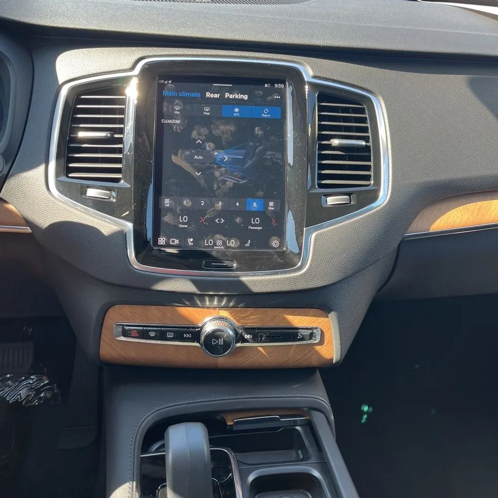 2023 Volvo XC90 T8 - Plus