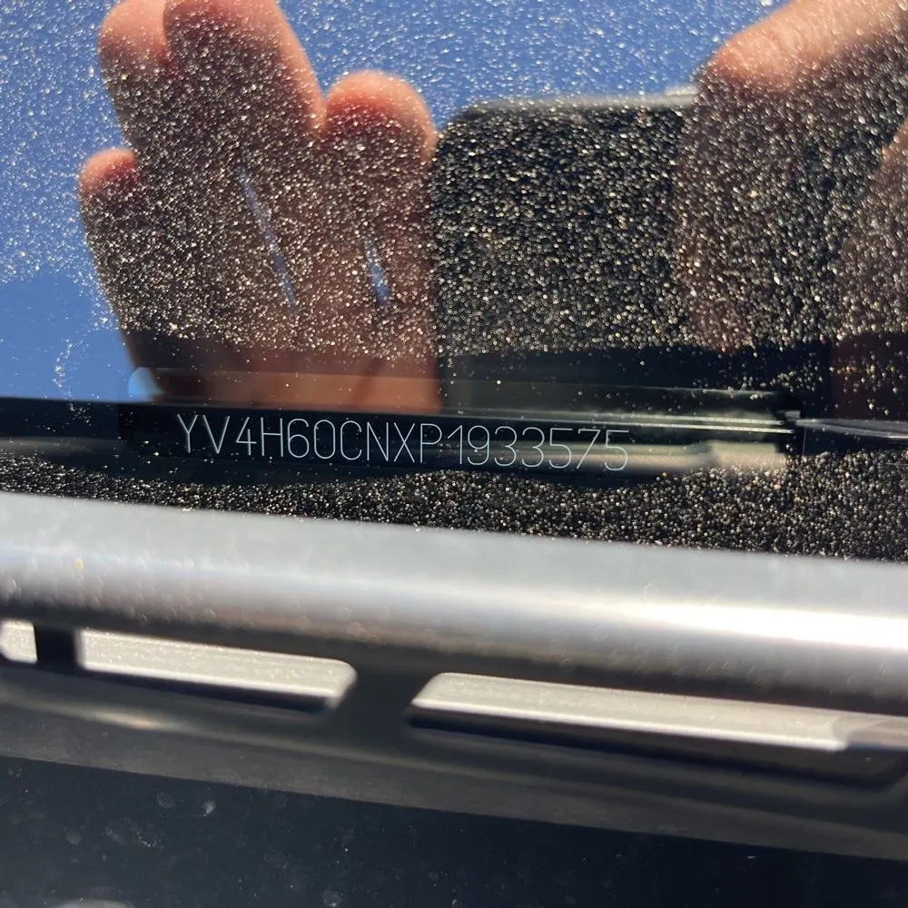 2023 Volvo XC90 T8 - Plus