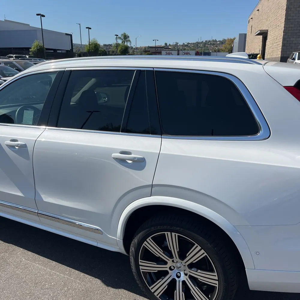 2023 Volvo XC90 T8 - Plus